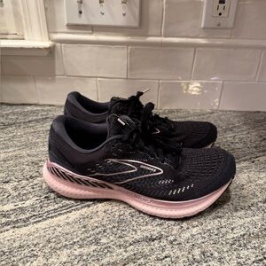 Women’s Brooks Glycerin 19 Size 9
